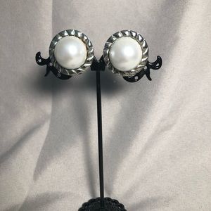 Costume pearl earrings